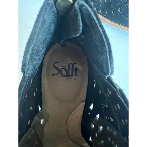 Sofft Black Suede Laser Cutout Westwood II Block Heel Back Zip Ankle Boots Sz 8M - Picture 5 of 10